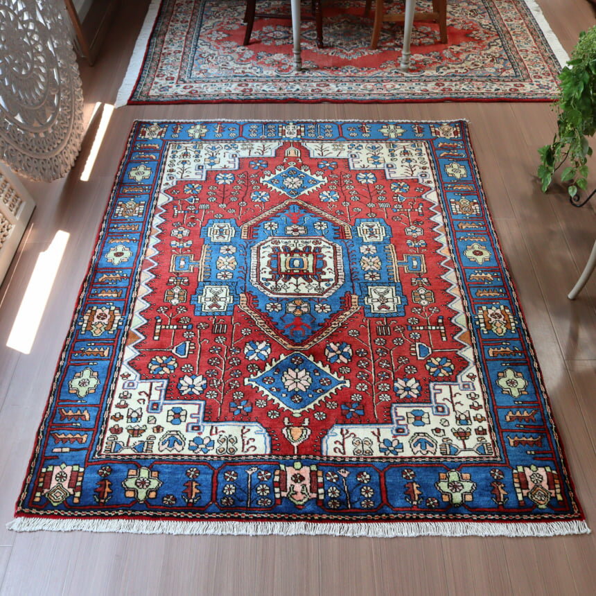 【15%OFFクーポン対象品】イランの手織り絨毯 ナハバンド 193×143cm レッドとブルーのメダリオン