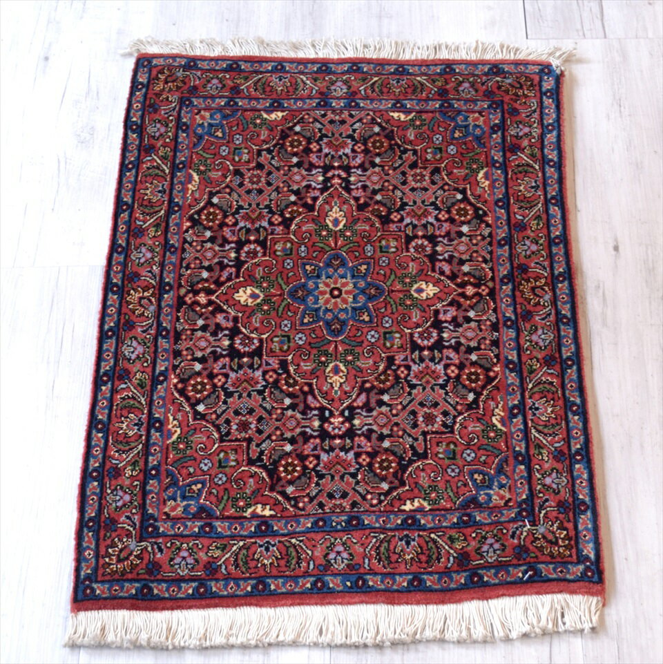 トライバルラグ・部族絨毯 ビジャール 玄関マットサイズ70×50cm 赤いメダリオン　OUTLETゆがみあり