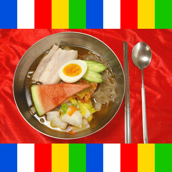 さっぱりつゆに、しこしこ麺！本場韓国のおススメ生冷麺(黒麺、スープ付）！！