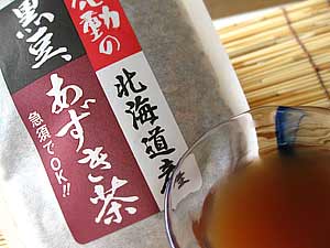 黒豆あずき茶100g 北海道産【黒大豆小豆茶】あずき茶がフジテレビの『使えるテレビ』で≪正月太り撃退法≫として紹介されました。