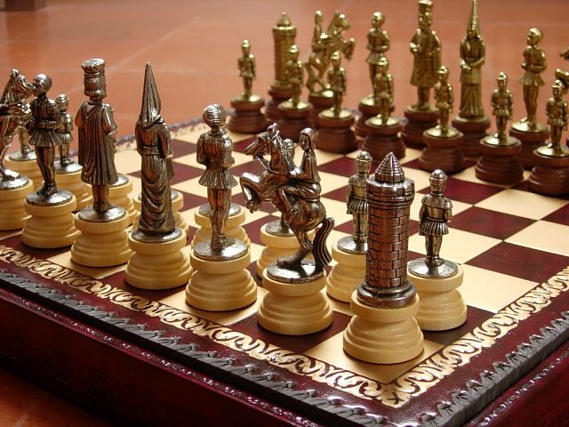 イタリア製チェスメン＆ボックス付きチェスボードセット camelot 　174M221GR...:la-foresta:10002192