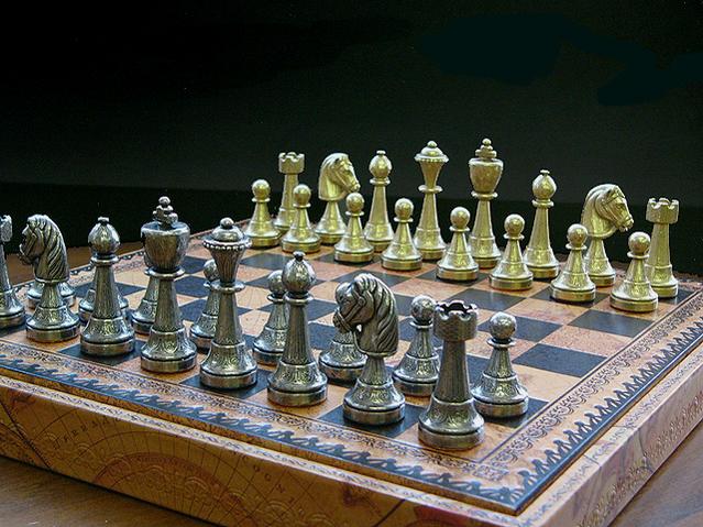 【レビューを書くと　送料無料】イタリア製チェスメン＆ボックス付チェスボードstauntonmodel70m+219map