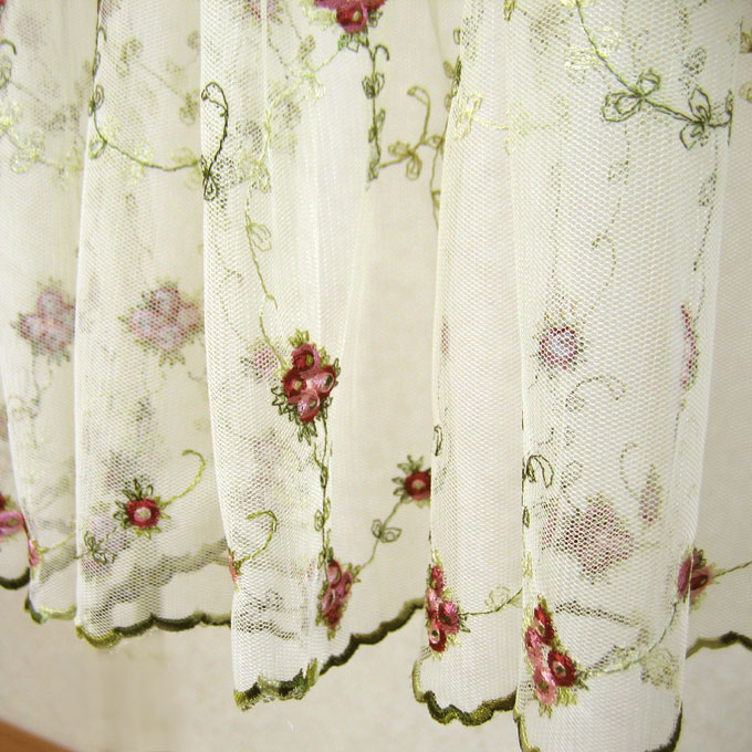 チュールレース＆ローズ（薔薇）刺繍　カフェカーテン　約150x75cm【ゆうパケット選択可…...:lace-de-brugge:10002618