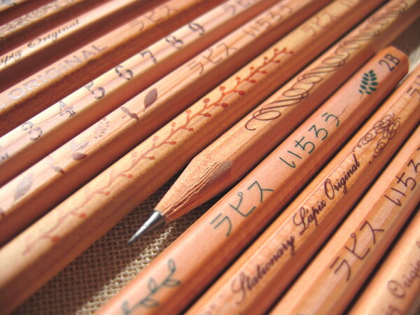 【卒園・記念品用　名入れ鉛筆】　☆ナチュラルねーむ鉛筆　自分の名前が鉛筆にプリント！　ラピスオリジナルえんぴつシリーズ