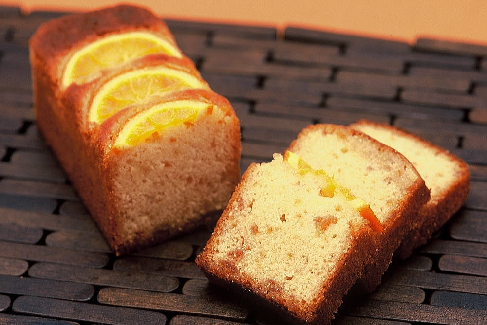 最高級のオレンジピールを贅沢に使用した銀座ル・ブランのパウンドケーキ「ケーク オ オランジェ」