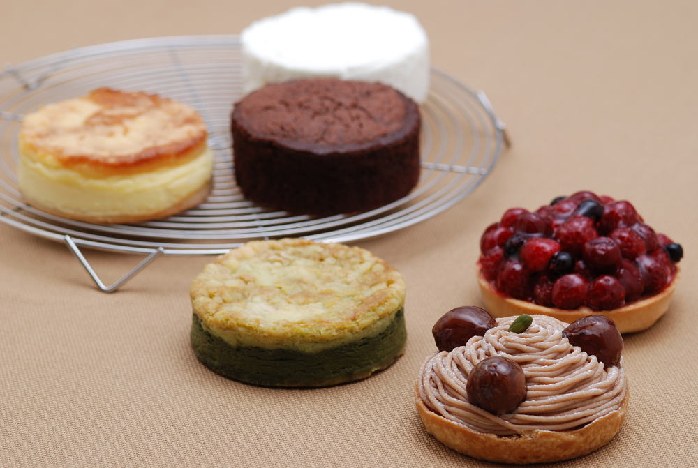 銀座ル・ブランのモンブランちょっと小さめ直径10cmの6種類のケーキから貴方様のお好きな組合せで3つのケーキを選んでください。【ネット限定】【誕生日】【記念日】
