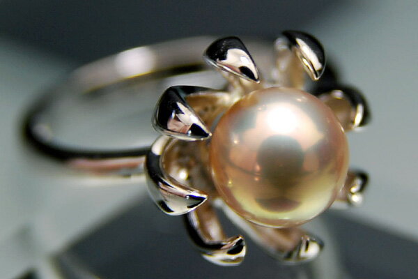 メタリックな輝きの極上真珠　6.5-7mmメタリック淡水真珠フィオーレリング