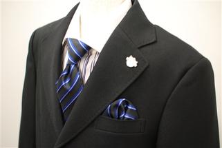 【レンタル／140〜165サイズ／スーツ】MICHIKO LONDON★ストライプシャツ黒スーツ（ネクタイブルー）