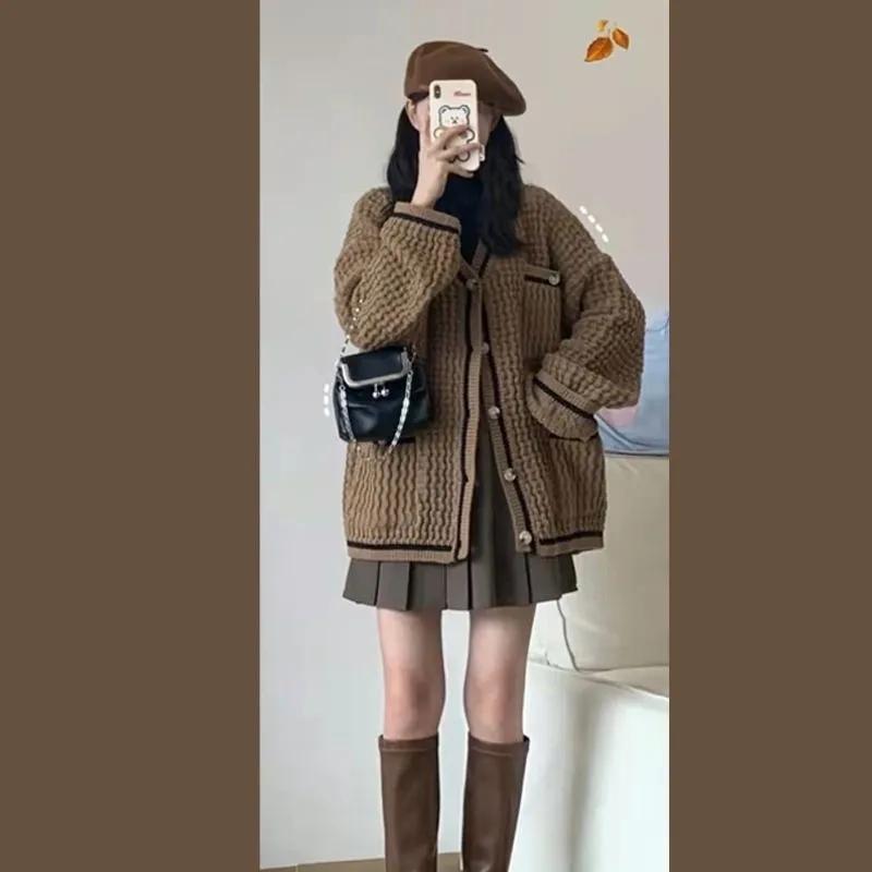 秋冬 コーデ レディース ファッション オシャレ 服 カワイイ シンプル 大人カワイイ 大きいサイズ カレッジ セーター ジャケット プリーツスカート ツーピース スーツ