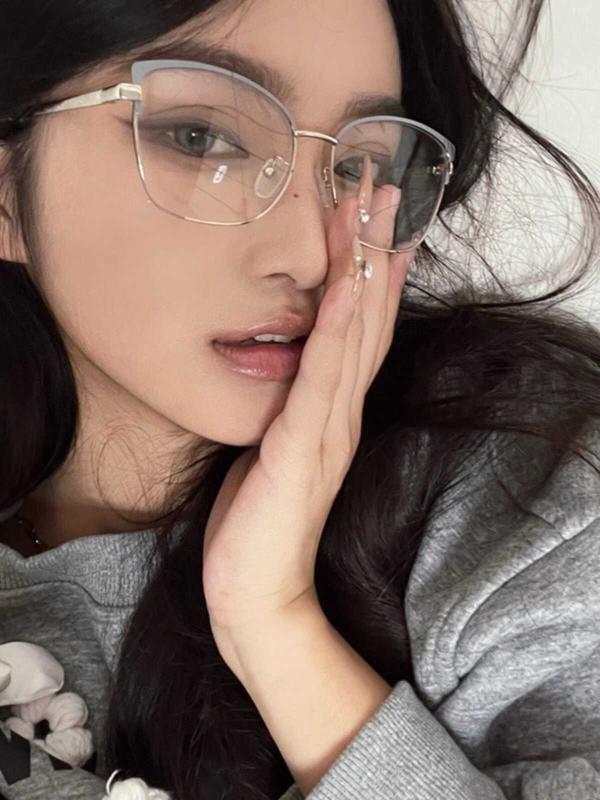 春 コーデ レディース ファッション オシャレ アイテム カワイイ コーデ シンプル きれいめ ナチュラル 上品カジュアル 女性用 婦人服 メタル キャットアイ メガネ フレーム 素顔リミング レンズ