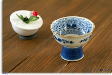 有田焼　伊鍋青冶　(INABE SEIYA Collection)牡丹唐草　高台小鉢 A-14スタイリッシュなARITA PORCELAIN