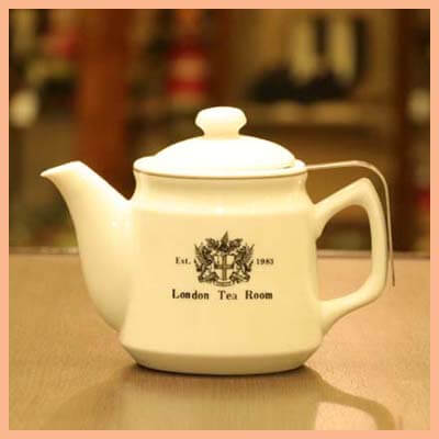 茶こし付きティーポット 陶器製（ロゴ入）600ml おすすめの紅茶ポット ロンドンティール…...:londontearoom:10000397