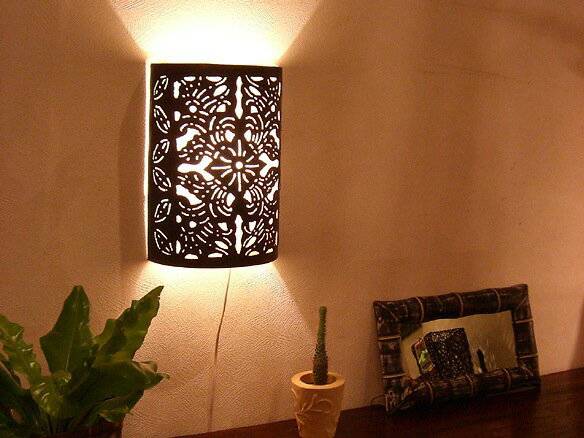 繊細なアイアンと布のコラボレーションが魅力の壁掛け IRON LAMP-丸型【45273】