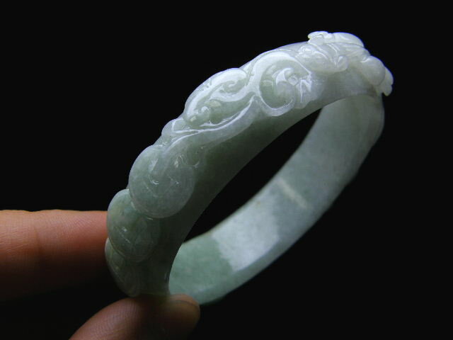 翡翠彫刻ブレスレット・バングルー＜招財神獣＞鑑別書付★10003281