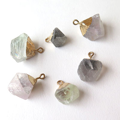【アクセサリーパーツ】天然石アイオライトチャームハンドメイド/DIY金具材料素材チャーム天然石ローズ