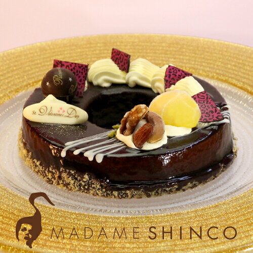 マダムシンコの『アムールバウム』バレンタイン限定・少数生産限定のチョコレートのグラサージュが輝くバウムクーヘン