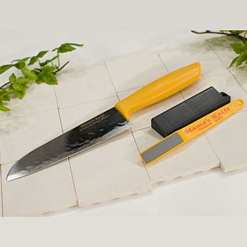 【松居一代プロデュース】 ママズナイフ（専用シャープナー付）　軽量包丁　チタンハイブリット刃