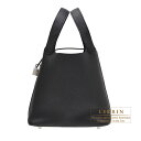 エルメス　ピコタンロックMM　ブラック　トリヨンクレマンス　シルバー金具　　Hermes Picotin Lock bag MM　Black Clemence leather　Silver hardwareかわいらしいフォルムと名前で人気のピコタンが大幅にリニューアルして再登場！！