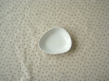 小皿、しょう油皿ナチュラル白の和食器【たたら】三角プレートS