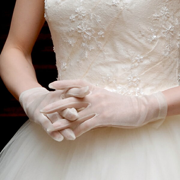 グローブ - 【Bridal Fair10％OFF】フィットするスマートなオーガンジーグローブ ショート 手首まで（22cm） [G16]ヴィーヴラマリエ青山店で扱っている、ウエディング（結婚式・ブライダル・2次会・パーティ）に利用いただける、花嫁様向けウェディングドレス小物です
