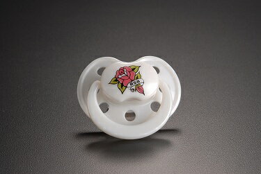 【96時間限定全品ポイント10倍】バラのデザインがかっこいいね＾＾♪★楽天ランキング入賞★ローズ柄おしゃぶり☆【ROCK STAR BABY　ベビー用おしゃぶり?90044?】■11OSHAROCK004_【OSHA11】【出産祝い・贈り物・ギフト・内祝い】【母の日プレゼント】【10P23Apr09】【KBM090423】【gw_m_pt】