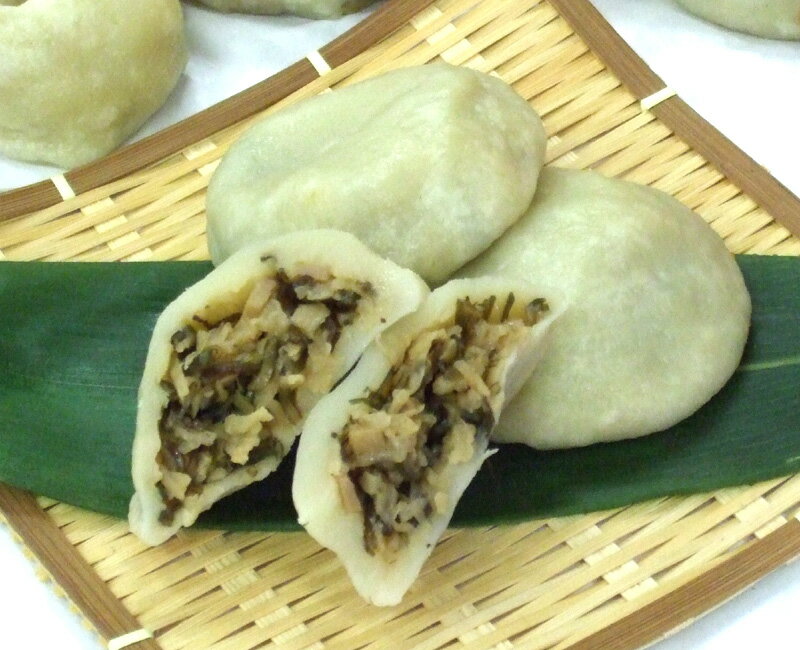 干し昆布を醤油と味醂で煮込んだちょっとピリ辛のおやきですコンブおやき/6個入り...:matuki777:10000014