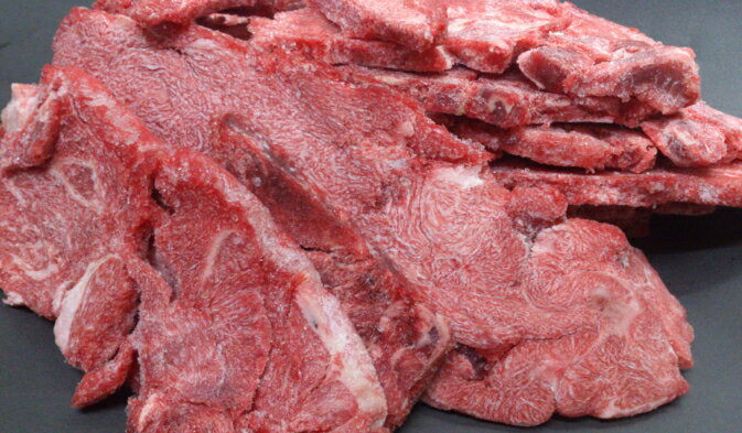 カナダ産馬肉8mmスライス 1Kg　冷凍バラ凍結で便利です 生食 冷凍バラ凍結で便利ですペット 生食 馬肉 犬スライスの厚さを変えました 冷凍バラ凍結　馬肉切落し 8mmスライス 1Kg ペット 馬肉 生食 犬