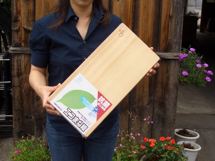 　抗菌木製まな板（22×45×3センチ）