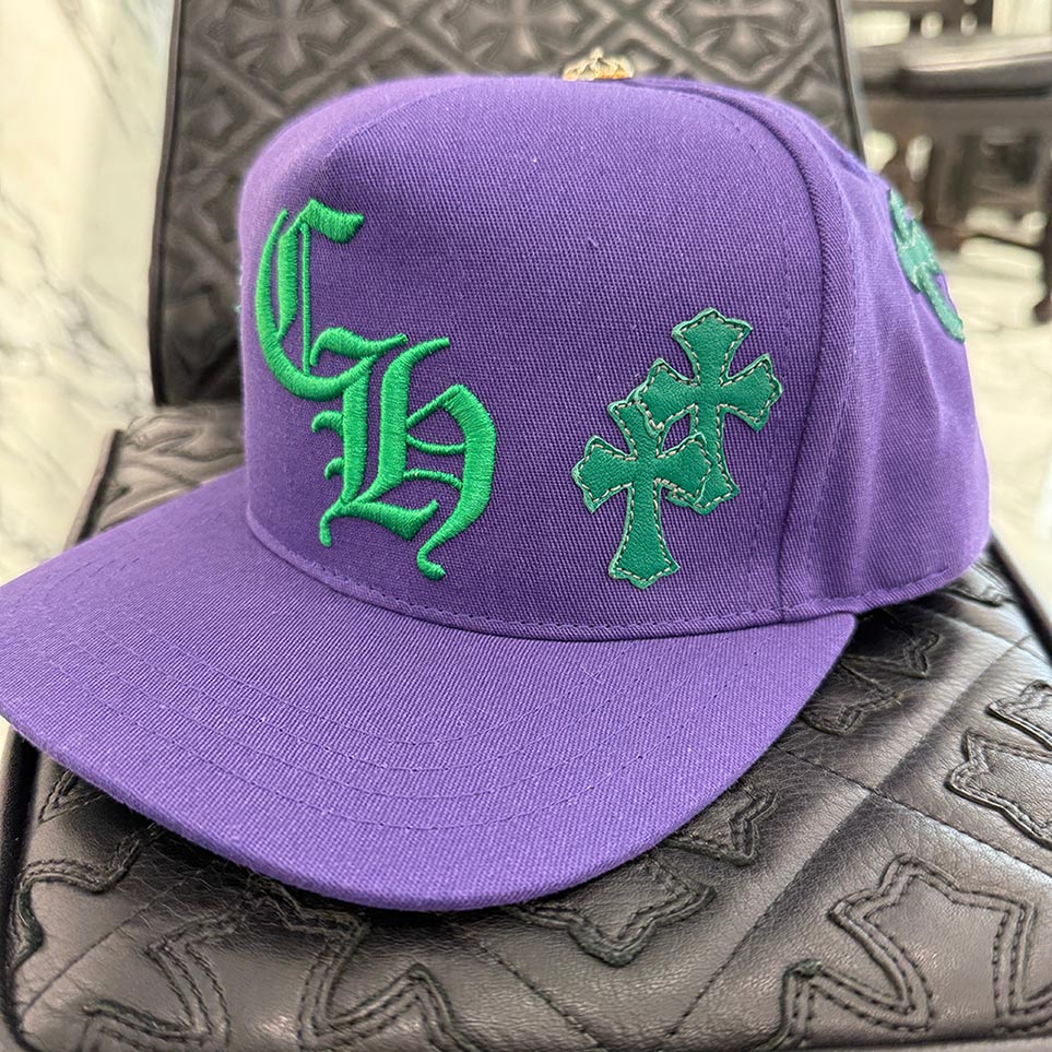 CHROME HEARTS Cemetery Cross Patch Trucker Cap ONE SIZE（51-61）クロムハーツ セメタリークロスパッチ トラッカーキャップ 帽子 クロスボール レザーパッチ パープル×グリーン サイズONE SIZE（51-61）【250818】【新古品】