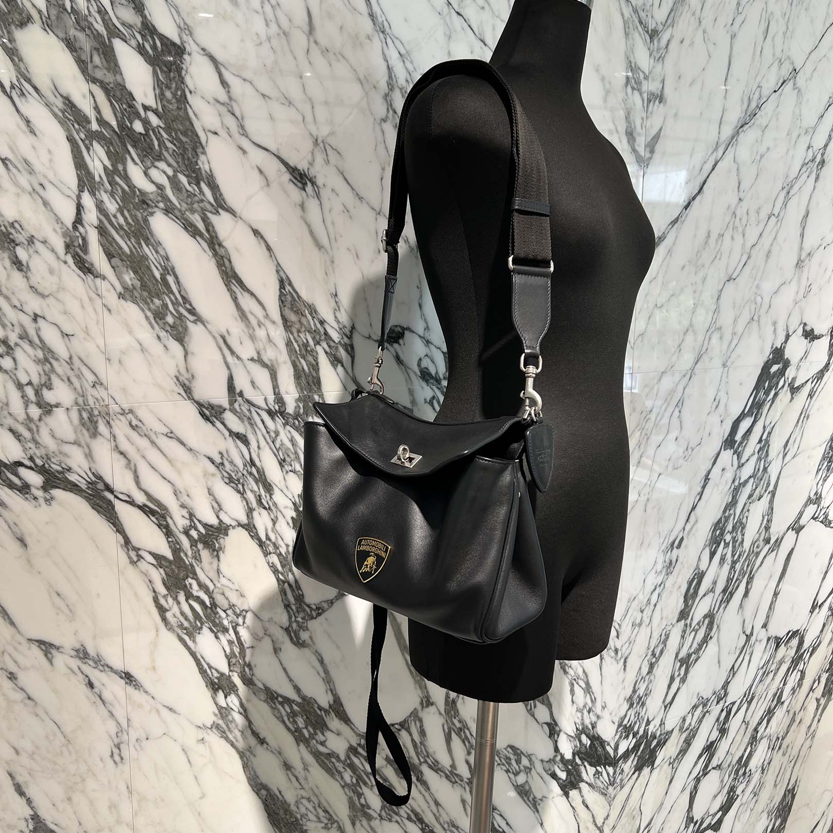 BALENCIAGA × Lamborghini 2025AW Rodeo Shoulder Bag 8275832AB0H1000 バレンシアガ×ランボルギーニ ロデオ ショルダーバッグ レザーバッグ スムースカーフスキン メタリッククラスプ ロゴプレート チャーム付属 ブラック【251028】【中古-A】