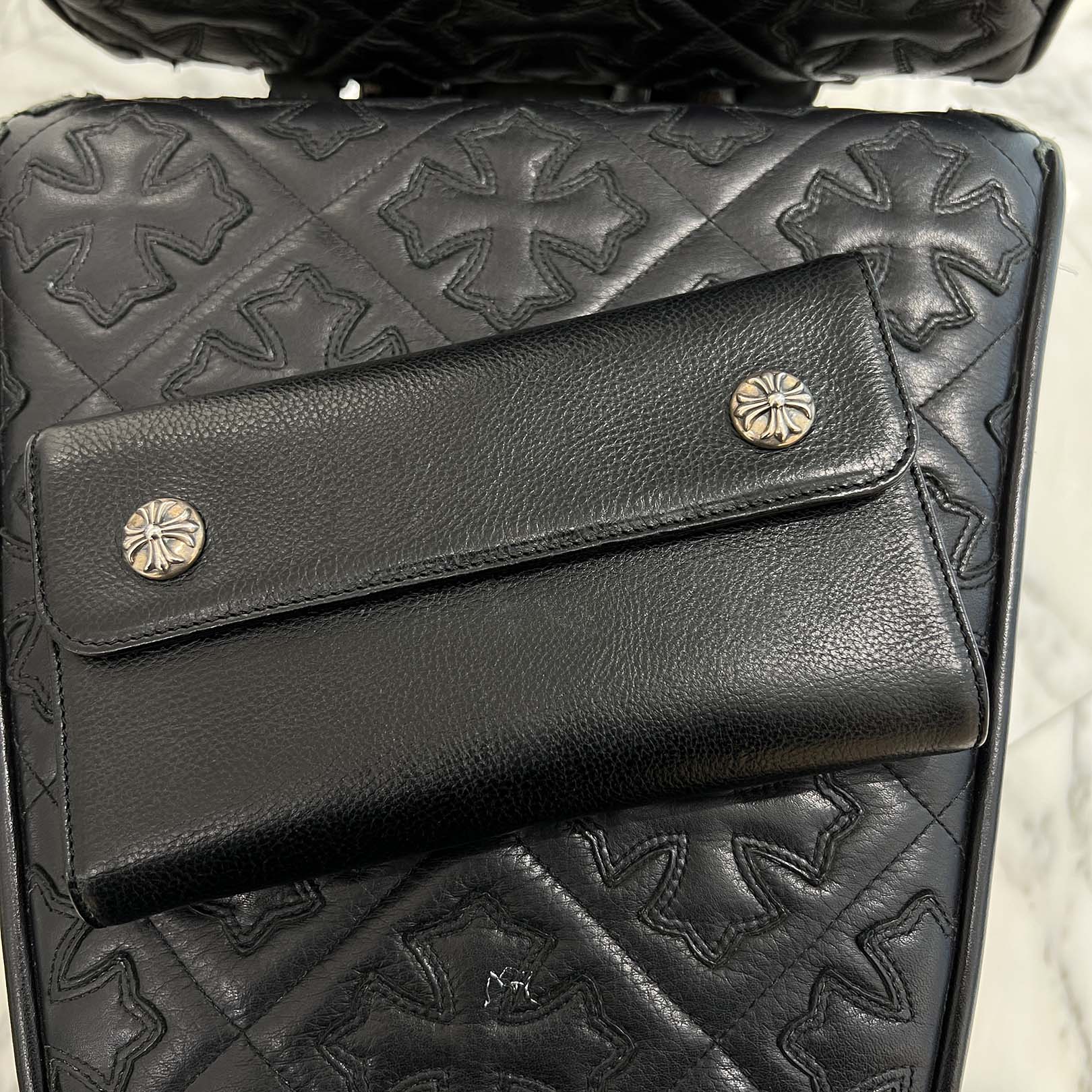 CHROME HEARTS Wave Cross Ball Wallet クロムハーツ ウェーブクロスボール ウォレット 三つ折り 長財布 レザー ダガージップ シルバー925 ブラック×シルバー【251118】【新古品】