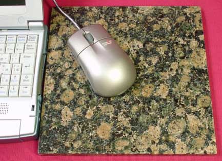 ◆【天然石マウスパッド】　使いこむ程味が出る！フィンランド産　バルチックブラウン（正方形）