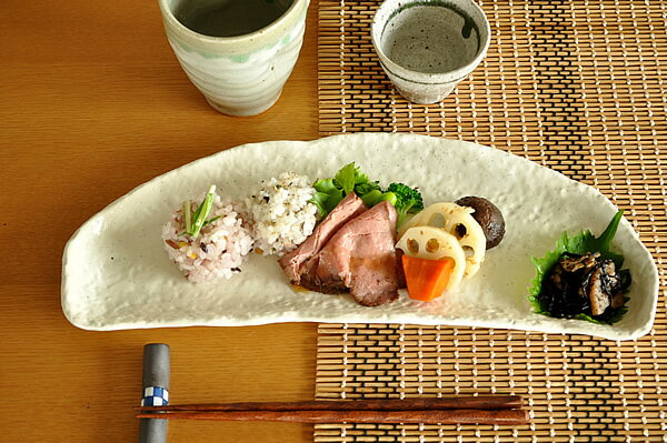 食器 さんま皿 長皿 おしゃれ 和食器 モダン 秋刀魚皿 アウトレット カフェ風 粉引半月仕切り付サンマ皿