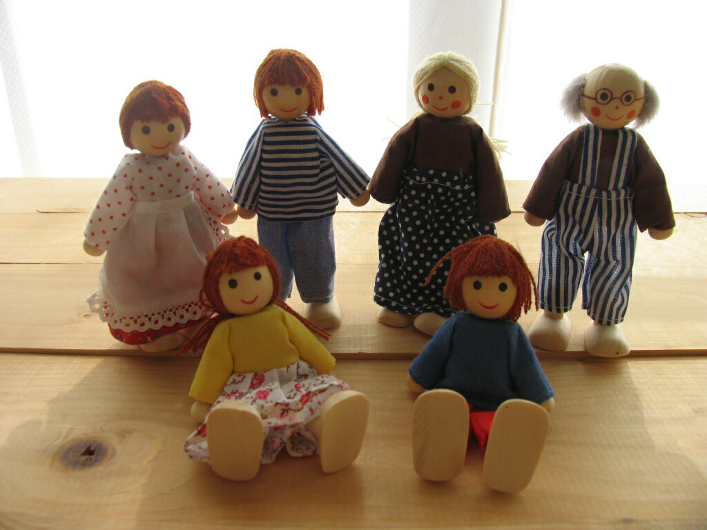 木のおもちゃ　おままごと　ドールハウス用お人形6人セット...:milan:10000148