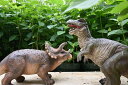 恐竜の置物　2個セットティラノサウルス　トリケラトプス恐竜　置物　戦う恐竜お庭や玄関に飾るとgood！インパクトのある置物