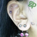 凛さんの耳のボディピアス写真★ジュエルバナナバーベル(内径:9.5mm)/14ゲージ(GG)(M)