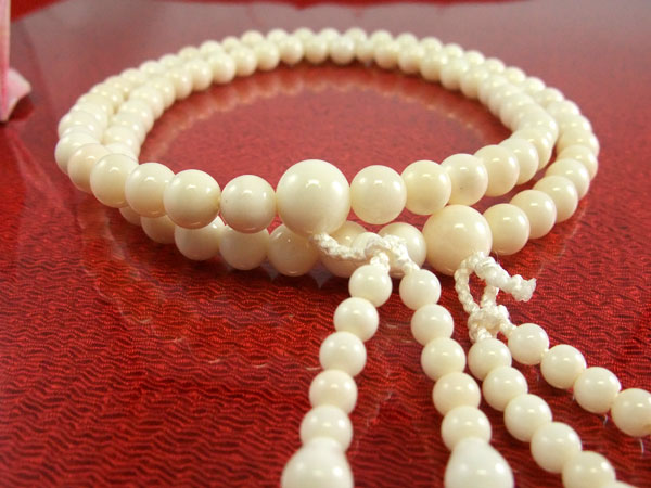 ■女性用念珠(数珠）■　二輪上白珊瑚（サンゴ）　正絹白房　7mm珠　■送料無料■