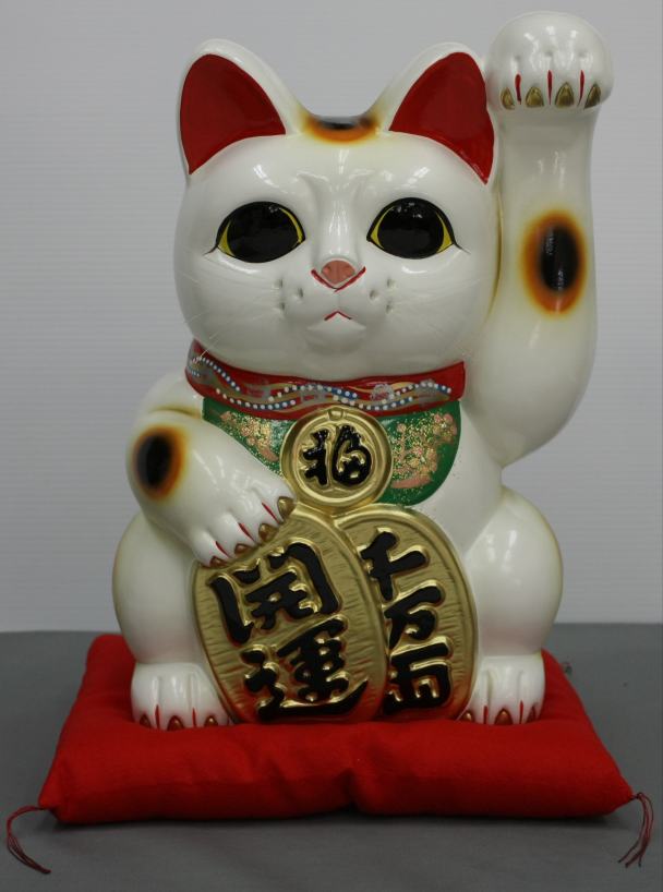 10号開運手長招き猫白(左手)(座布団付)【楽ギフ_包装】【楽ギフ_のし宛書】