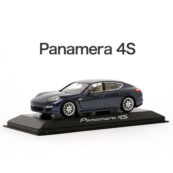 ポルシェ純正 パナメーラ 4S 1/43スケールミニチュアカーパナメーラが早くもミニチュアになった