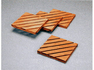 テラスやベランダのステップとしてまた敷きつめてガーデンスペースとして利用できる木製のデッキですアイリスオーヤマ テラスデッキ4枚セット NT-30S