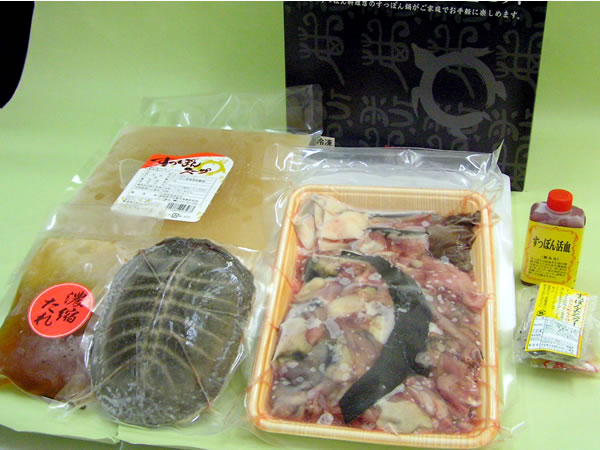 愛媛県産スッポン使用　水幸苑のすっぽん鍋料理セット（精肉550g、濃縮たれ150ml、活き血、甲羅、エンペラー、すっぽんスープ）（5〜6人前）