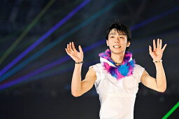 [新品/2024年度版ではありません] YUZURU2023 <strong>羽生結弦カレンダー</strong>[本/雑誌] 卓上版 シール付き (カレンダー) / 集英社