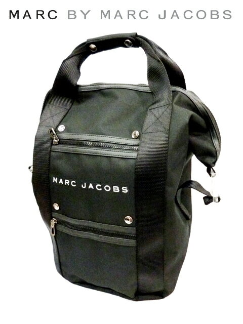 MARC BY MARC JACOBSマークバイマークジェイコブス人気商品の”マークジェイコブスのバックパック”シンプルなデザインでシーンに合わせて使えます！！また収容力抜群で使い勝手の良いバックパックです。