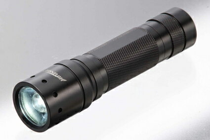 ワイドからスポットまで照射範囲調整可能！【LED-LENSER（レッド・レンザー）】 ホークスフォーカス　黒