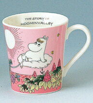 ムーミン　マグカップ　一家ムーミンとフローレンが描かれた、かわいいピンクのマグカップです。（kw：ム-ミン ム-ミン むーみん）