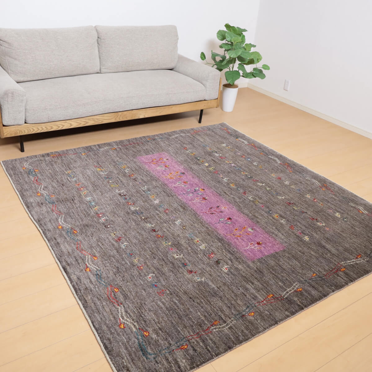 ギャッベ イラン製 リビングサイズ 200×203cm 手織り 天然 ウール100% 長方形 草木染 おしゃれ かわいい モダン ナチュラル 北欧 ラグ 絨毯 マット ラグマット ギャベ 床暖房対応 ホットカーペット対応 （HL-12060）