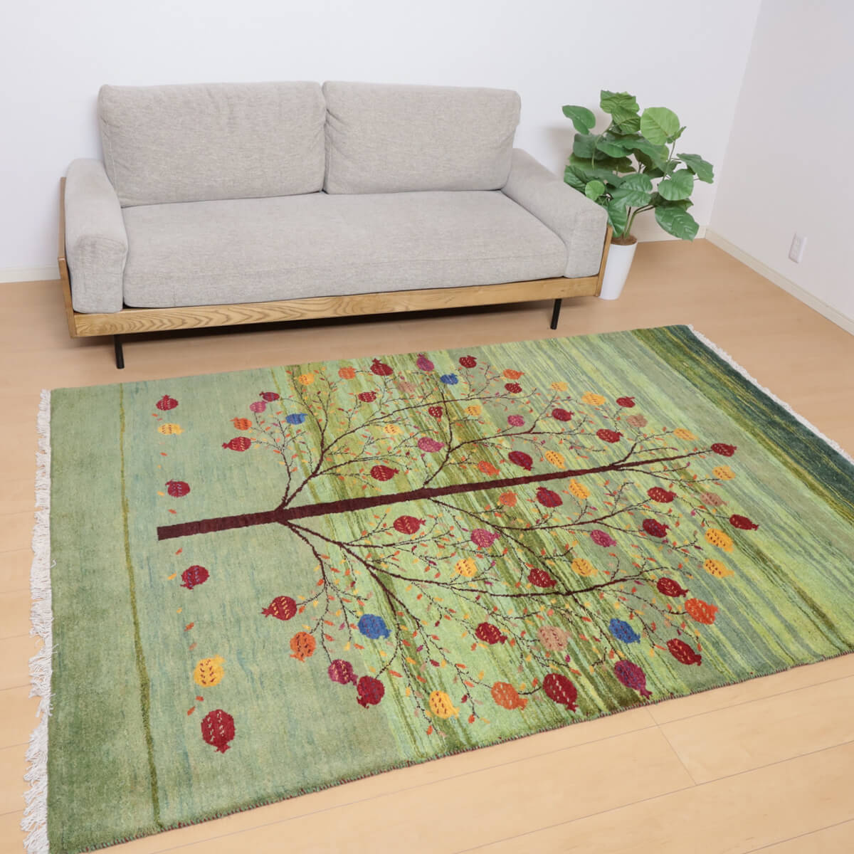 ギャッベ イラン製 リビングサイズ 236×164cm 手織り 天然 ウール100% 長方形 草木染 おしゃれ かわいい モダン ナチュラル 北欧 ラグ 絨毯 マット ラグマット カーペット ギャベ 床暖房対応 ホットカーペット対応 （HL-12146）