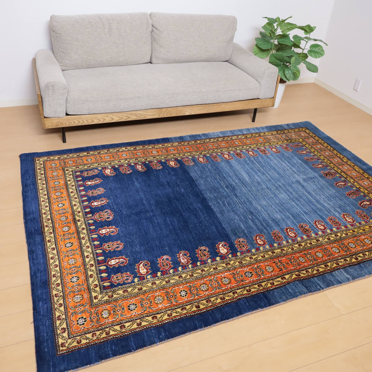 ギャッベ イラン製 リビングサイズ 242×171cm 手織り 天然 ウール100% 長方形 草木染 おしゃれ かわいい モダン ナチュラル 北欧 ラグ 絨毯 マット ラグマット カーペット ギャベ 床暖房対応 ホットカーペット対応 （HL-12147）