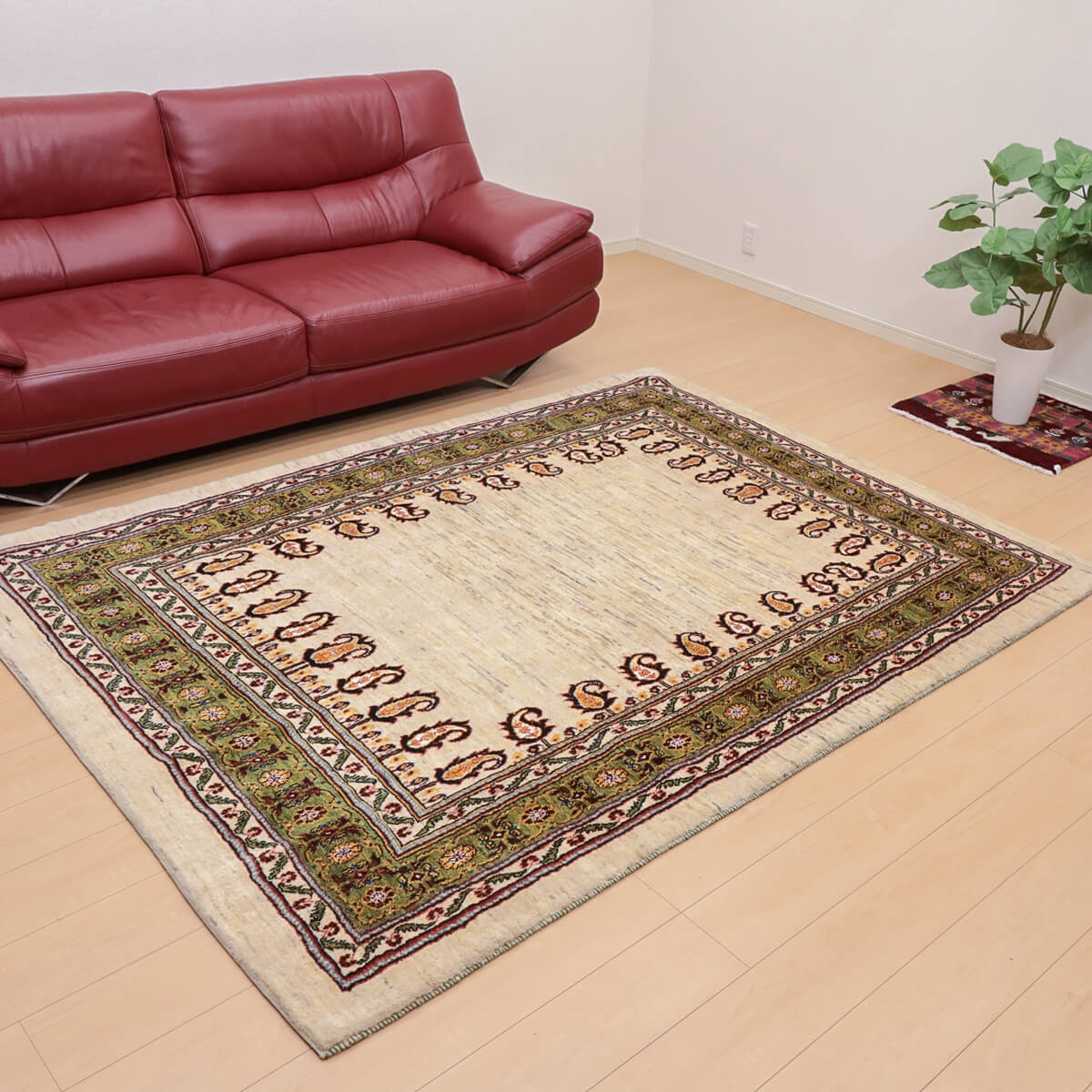 ギャッベ イラン製 リビングサイズ 233×171cm 手織り 天然 ウール100% 長方形 草木染 おしゃれ かわいい モダン ナチュラル 北欧 ラグ 絨毯 マット ラグマット カーペット ギャベ 床暖房対応 ホットカーペット対応 （HL-12416）