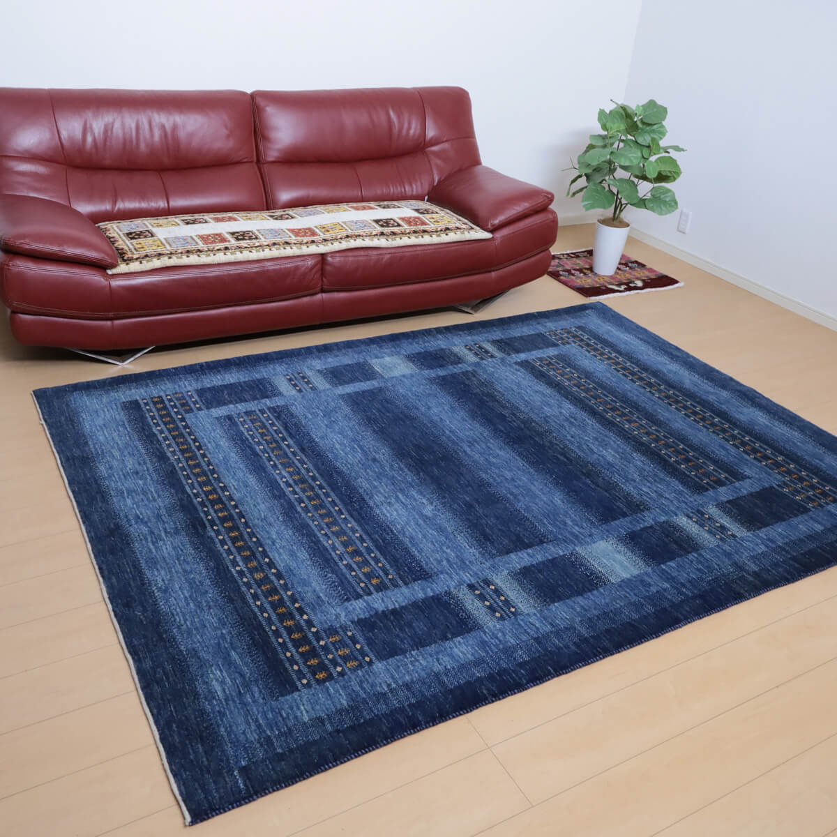 ギャッベ イラン製 リビングサイズ 244×176cm 手織り 天然 ウール100% 長方形 草木染 おしゃれ かわいい モダン ナチュラル 北欧 ラグ 絨毯 マット ラグマット カーペット ギャベ 床暖房対応 ホットカーペット対応 （HL-12425）